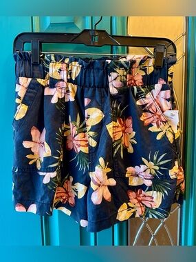 NWT Time and Tru Tropical Floral Paperbag Shorts Sz S Navy High Rise